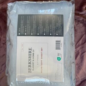 Berkshire Velvetsoft Sheet Set - ice blue
